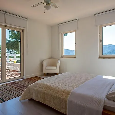 Villa Sleeps 10 With Pool Air Con And Wifi *