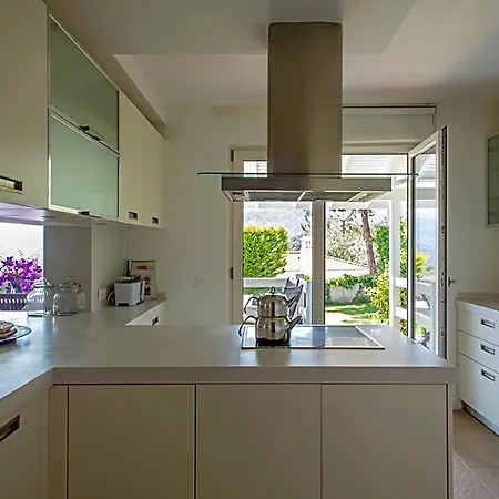Sleeps 10 With Pool Air Con And Wifi Villa