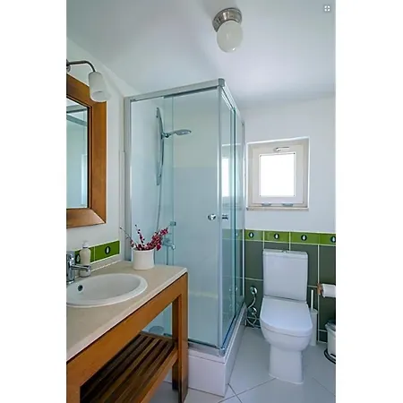 Villa Sleeps 10 With Pool Air Con And Wifi