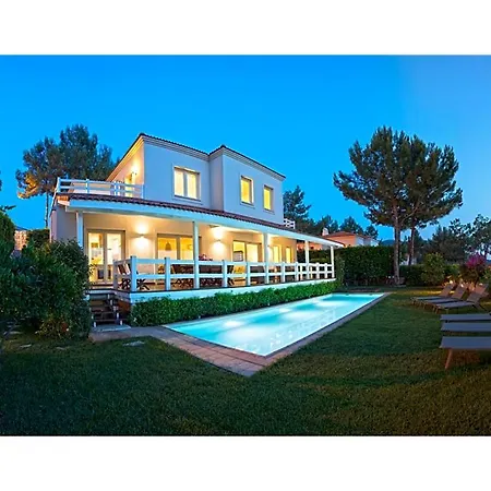 Sleeps 10 With Pool Air Con And Wifi